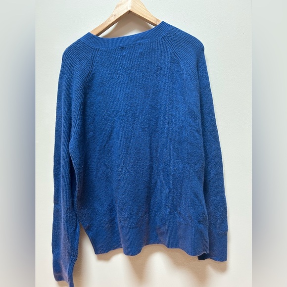 FREE (see details) blue oversized tunic sweater - Picture 4 of 4
